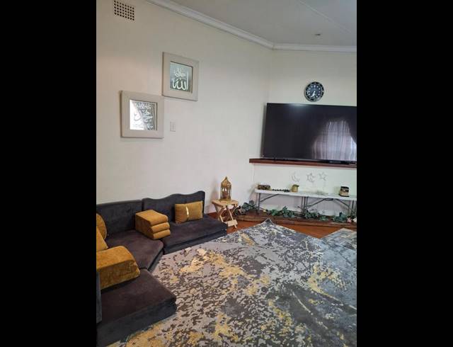 3 BEDROOM PROPERTY TO RENT IN GREENSIDE